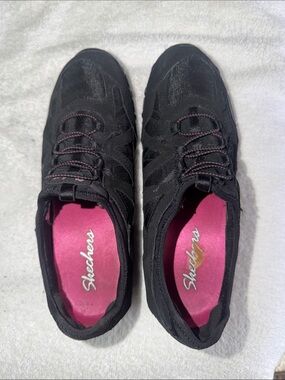 Skechers Women’s  Black Sneakers with Pink Insole